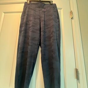 Athleta blue camouflage Brooklyn ankle pants size 10 petite